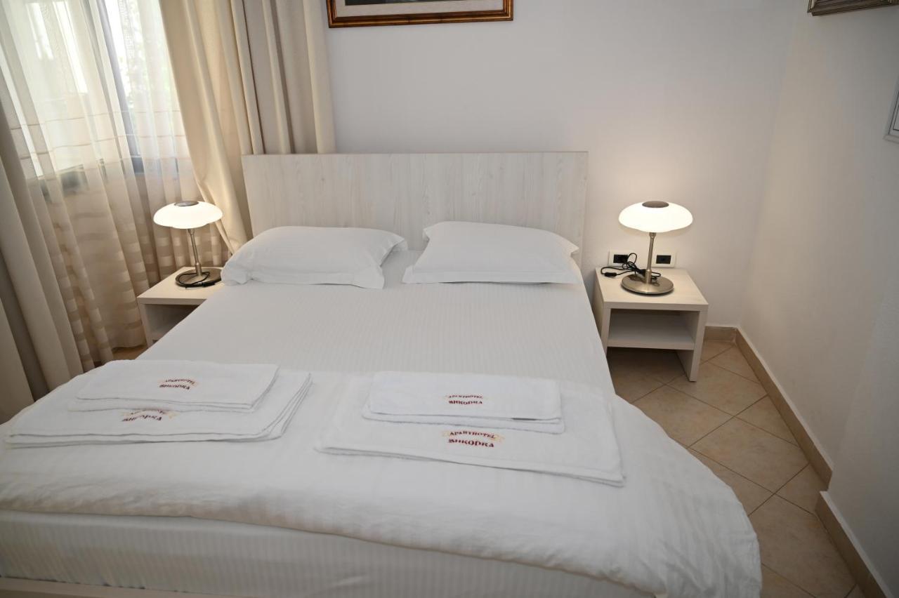 Aparthotel Shkodra Durrës Exteriör bild