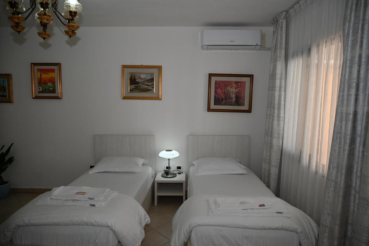 Aparthotel Shkodra Durrës Exteriör bild