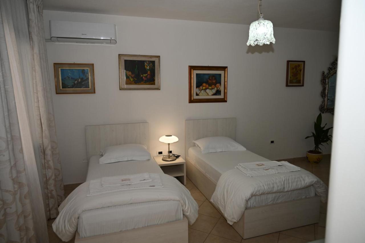 Aparthotel Shkodra Durrës Exteriör bild