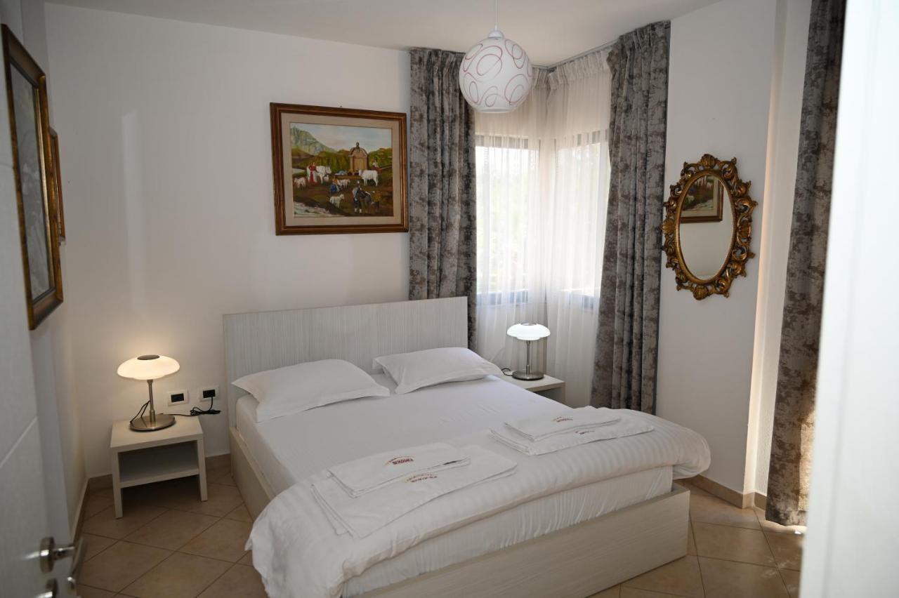 Aparthotel Shkodra Durrës Exteriör bild