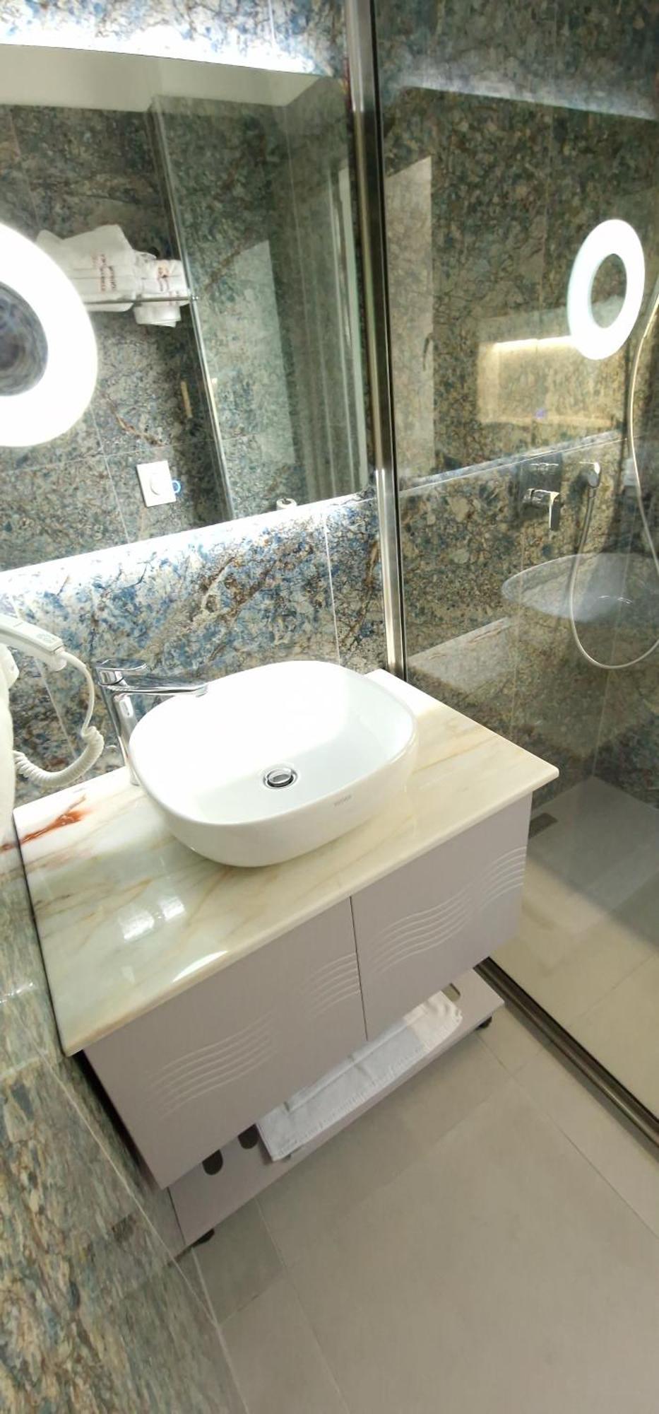 Aparthotel Shkodra Durrës Exteriör bild