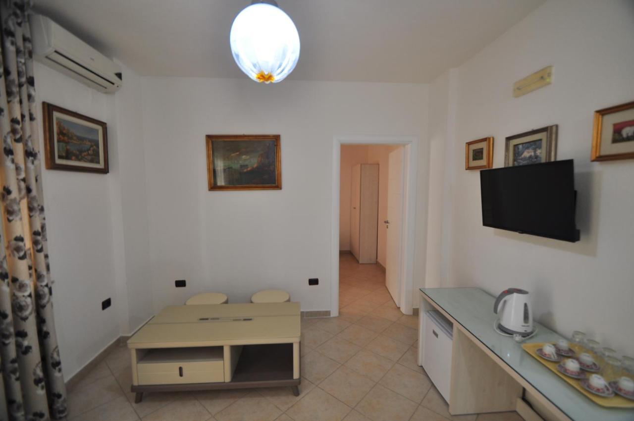 Aparthotel Shkodra Durrës Exteriör bild