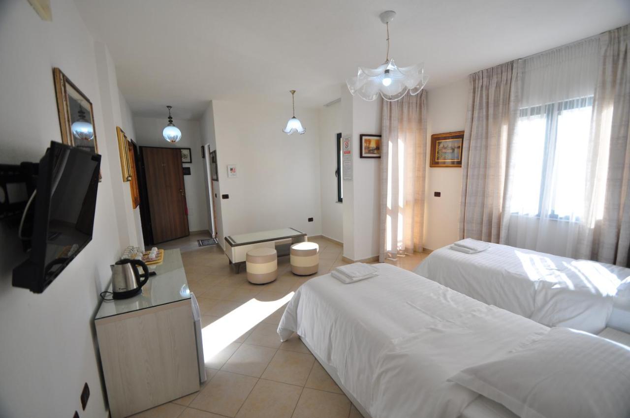 Aparthotel Shkodra Durrës Exteriör bild