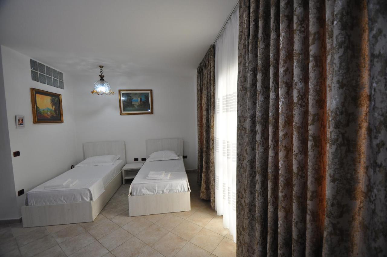 Aparthotel Shkodra Durrës Exteriör bild