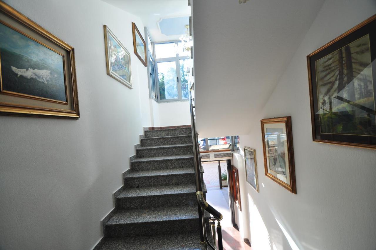 Aparthotel Shkodra Durrës Exteriör bild