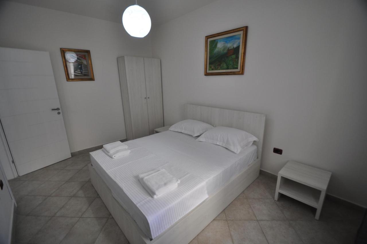 Aparthotel Shkodra Durrës Exteriör bild