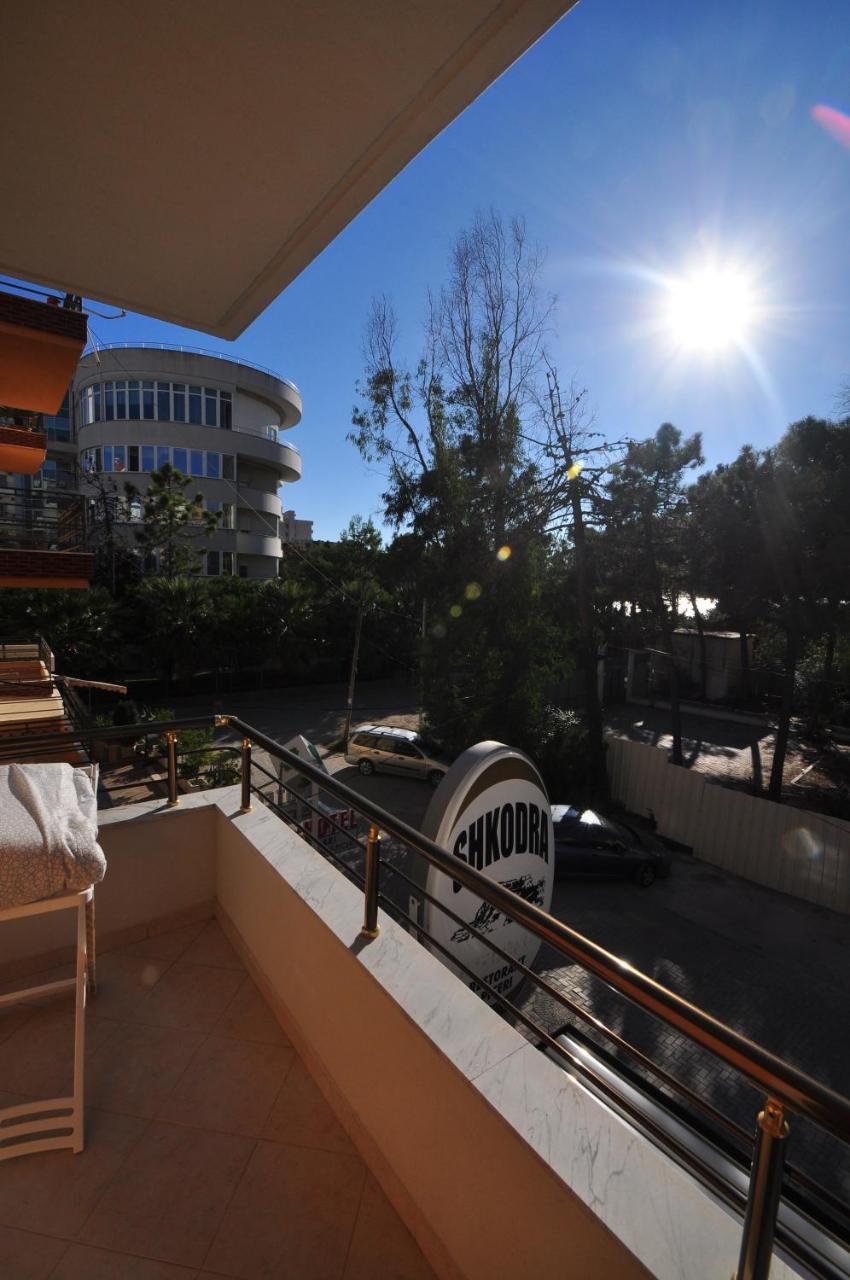 Aparthotel Shkodra Durrës Exteriör bild
