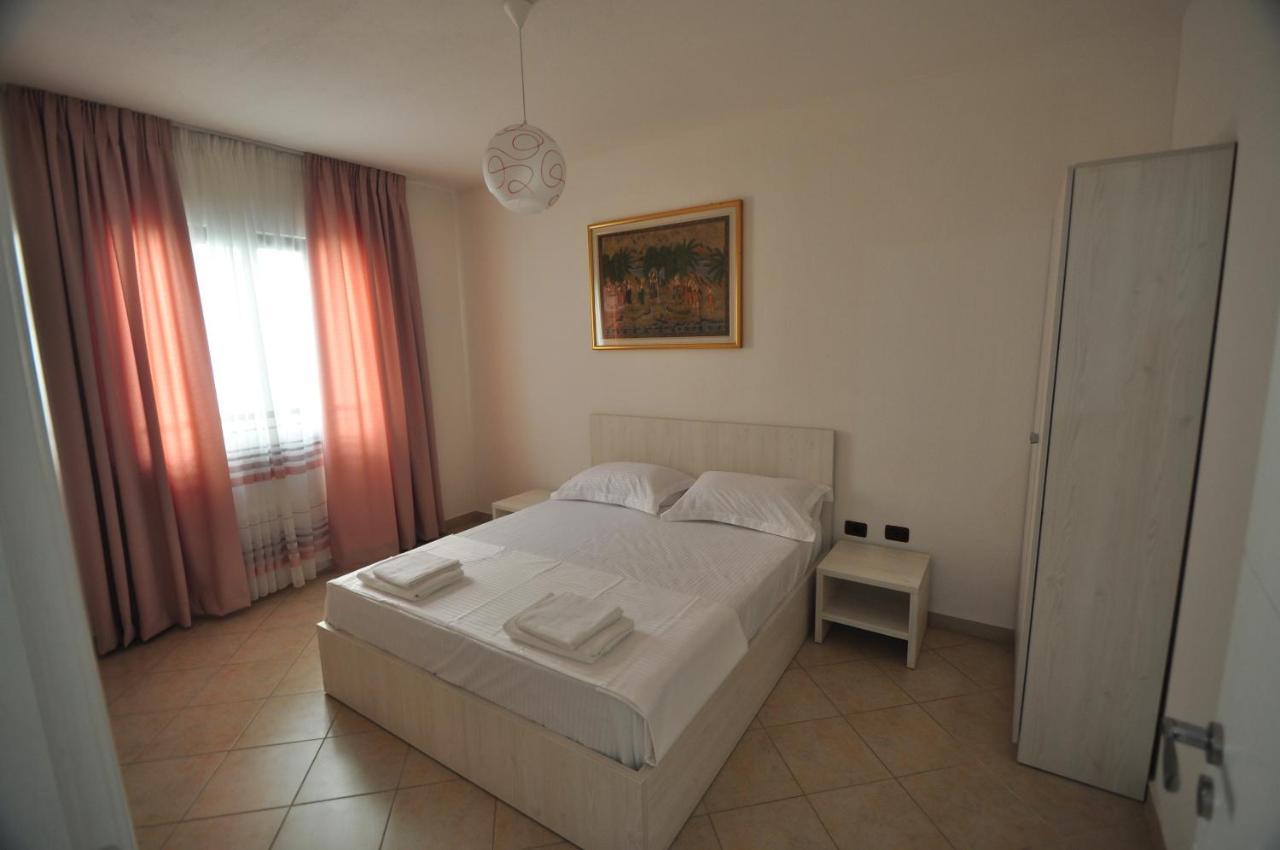 Aparthotel Shkodra Durrës Exteriör bild